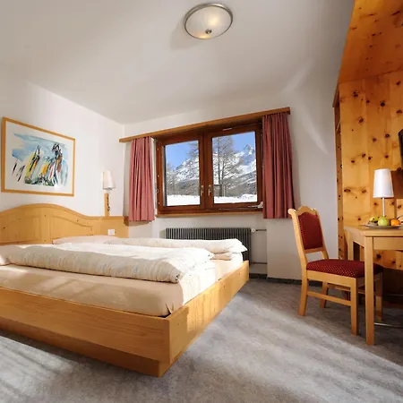 Swiss Family Alphubel 萨斯费