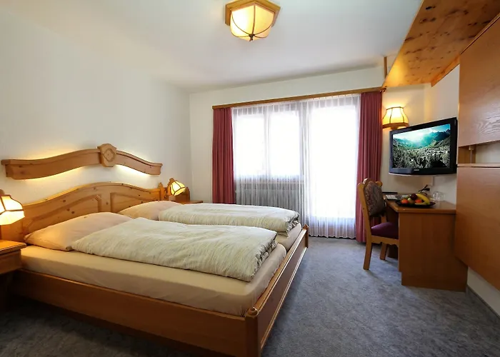 ホテル Swiss Family Alphubel サース フェー