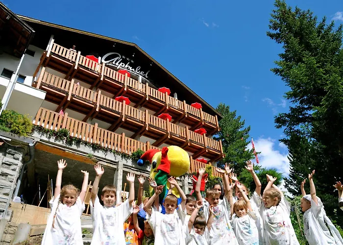 Swiss Family Alphubel ホテル サース フェー