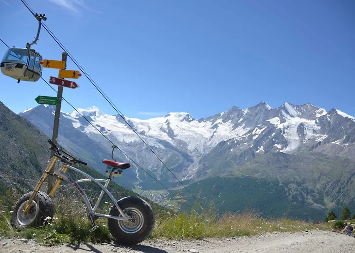 Swiss Family Alphubel ホテル 3*