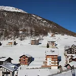 Swiss Family Alphubel Hotel