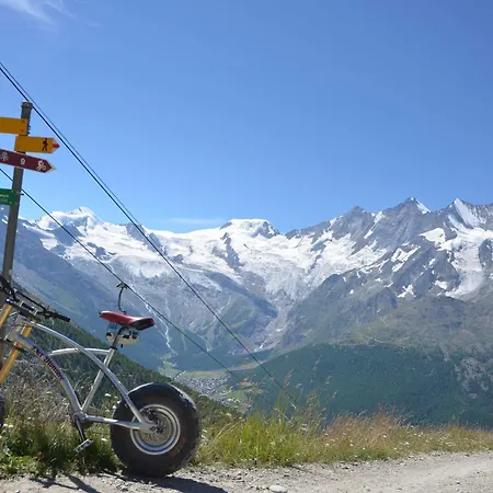 Swiss Family Alphubel Готель 3*
